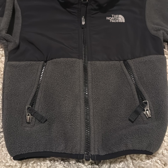 The Northface Toddler Fleece Jacket 2T - Picture 3 of 6